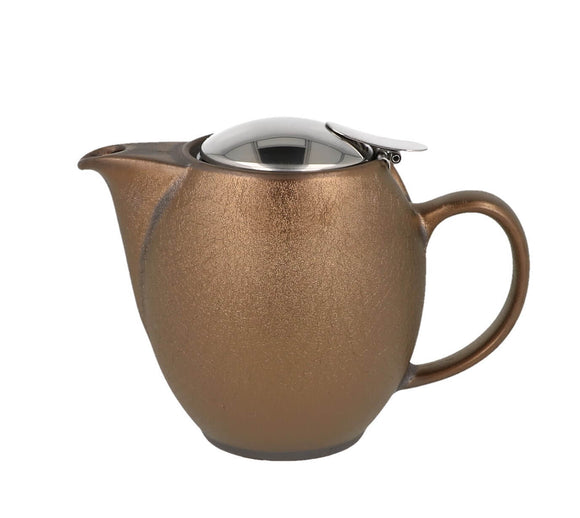 Sideview of the antique gold-colored ZERO JAPAN teapot with 350 ml capacity
